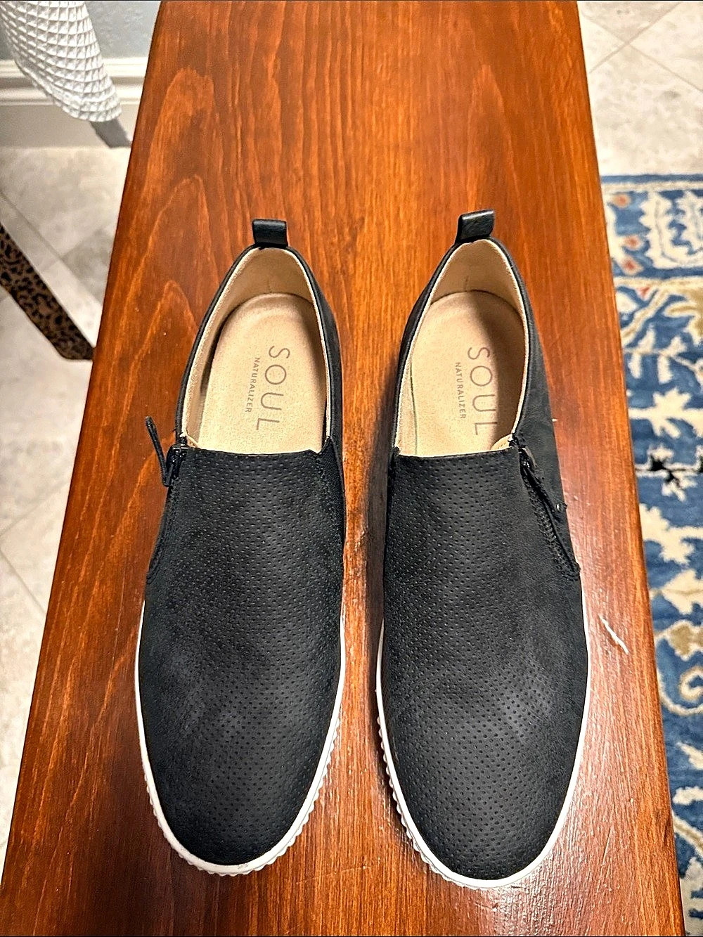 SOUL women’s Black Slip-On Sneakers Like New